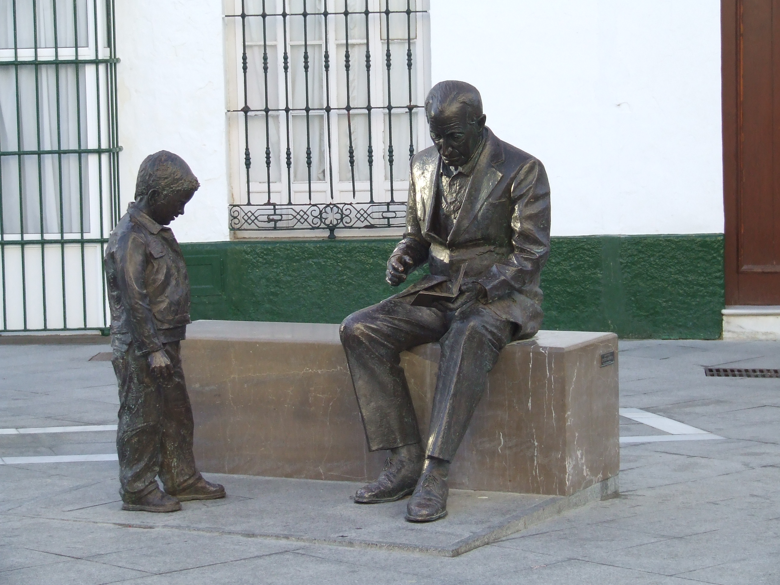 Conjunto Escultórico Anciano y Niño